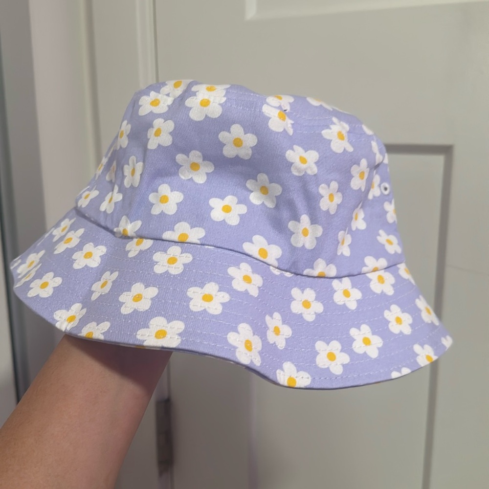 Bucket hat